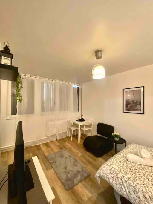 Luxsuite Aubervilliers Esterno foto