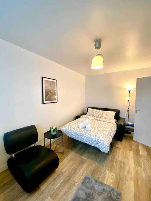 Luxsuite Aubervilliers Esterno foto